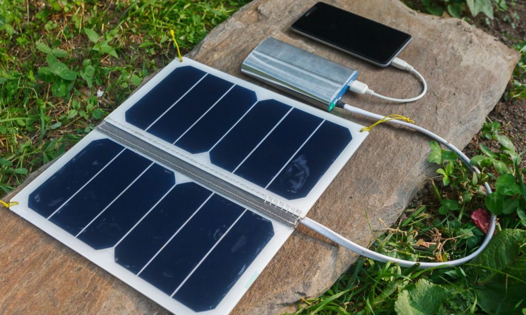 Переносная солнечная батарея для похода или рыбалки